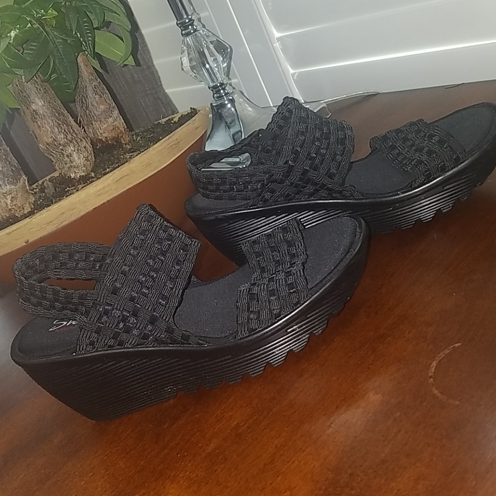 Brand new Sketchers Memory Foam Heels